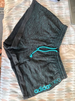 Pantalones chándal Adidas Neo grises y turquesa
