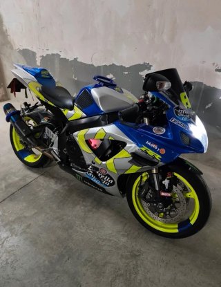 Suzuki GSXR 600 K7 Azul/Plata