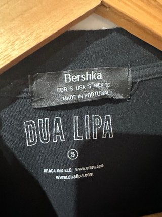 Camiseta Dua Lipa x Bershka Negra