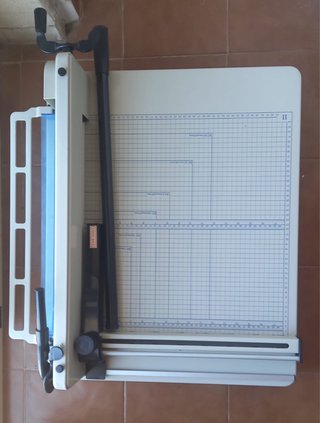 Guillotina de corte para papel