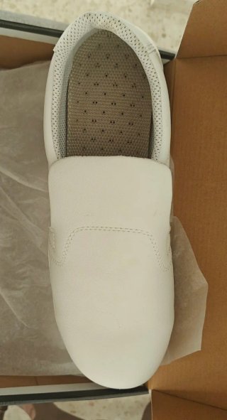 Zapatos de seguridad grises y blancos