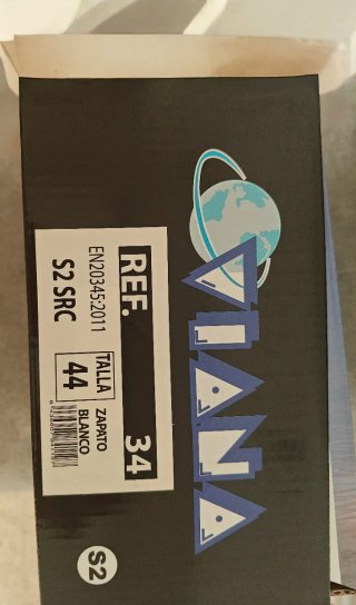Zapatos de seguridad grises y blancos