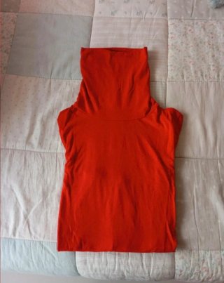 Camiseta cuello alto roja H&M