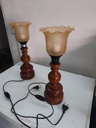 Lampada da tavolo in legno
