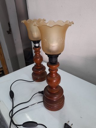 Lampada da tavolo in legno