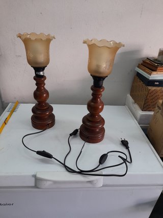 Lampada da tavolo in legno