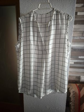Blusa blanca de cuadros sin mangas