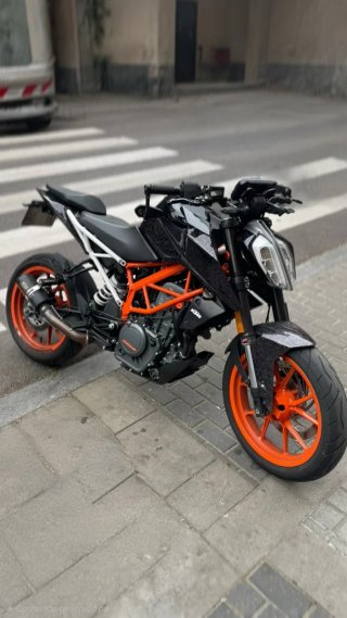 KTM Duke 390 Negra y Naranja