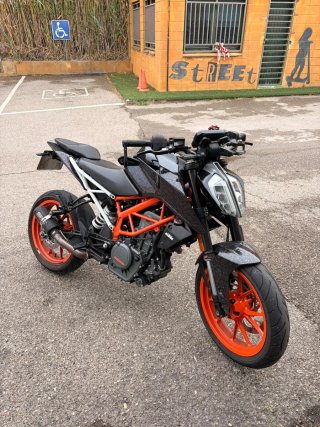 KTM Duke 390 Negra y Naranja