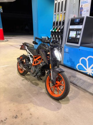 KTM Duke 390 Negra y Naranja
