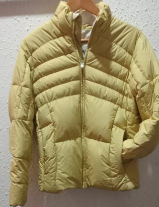 Lote Ropa: Chaqueta Vaquera, Falda y Más