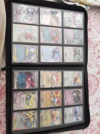 Album Pokemon da collezione con carte