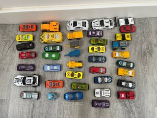 Lote de coches de juguete variados