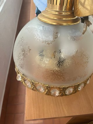 Lámpara de techo dorada con cristales