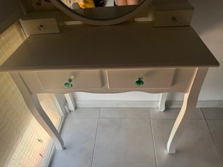 Tocador blanco con espejo