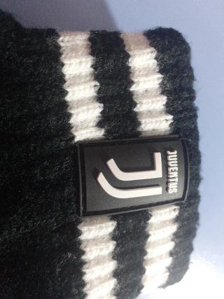 Set Sciarpa Cappello Guanti Juventus Nero