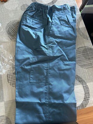 Pantalones de trabajo talla 42. Cada unidad 10€
