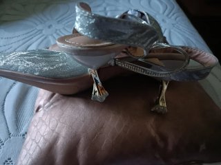 Zapatos de fiesta plateados con pedrería