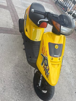 Yamaha Jog R Scooter Amarillo
