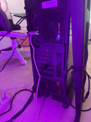PC Negro - 1.5 años de uso