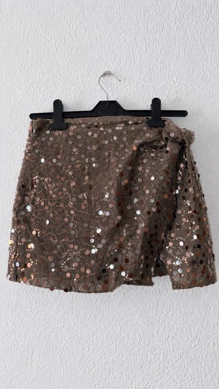 Falda de Zara con lentejuelas verde caqui