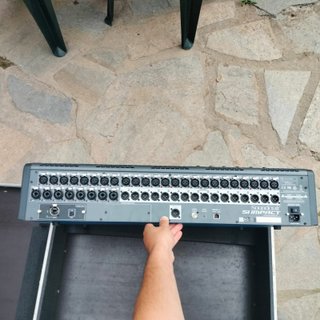 Mesa de Sonido Soundcraft Si Impact + Flightcase