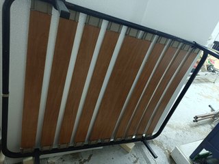Somier cama de 1'82X1'35 con 4 Patas.