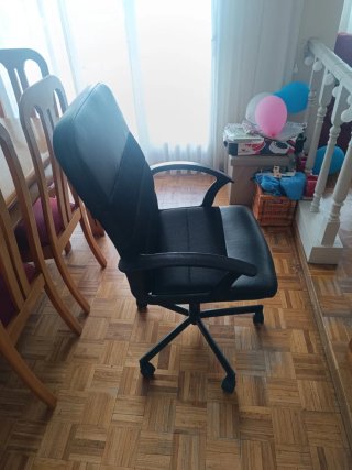 Silla de escritorio giratoria negra