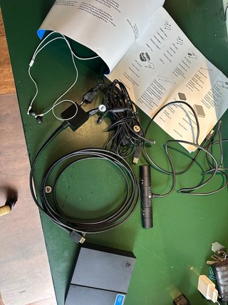 Occhiali VR PlayStation in ottime condizioni con confezione originale