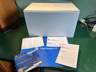 Occhiali VR PlayStation in ottime condizioni con confezione originale