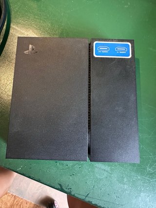 Occhiali VR PlayStation in ottime condizioni con confezione originale