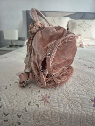 Mochila rosa de terciopelo