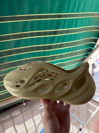 adidas Yeezy Foam RNNR en amarillo sulfuro