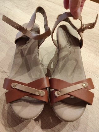 Sandalias Zoac Piel Beige y Marrón,