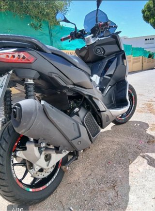 Aprilia SR GT Maxi Scooter Negra