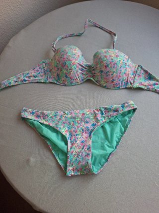 Bikini floral talla S. Usado un dia. Y Oferta