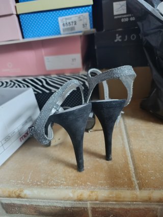 Tacones plateados talla 37