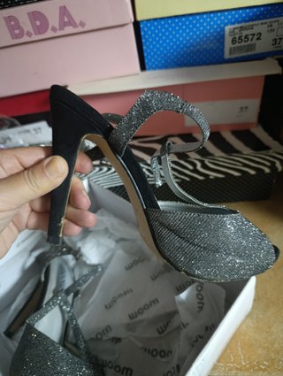 Tacones plateados talla 37
