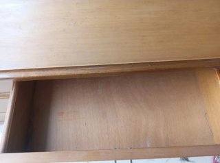 Mueble cómoda de madera con 7 cajones