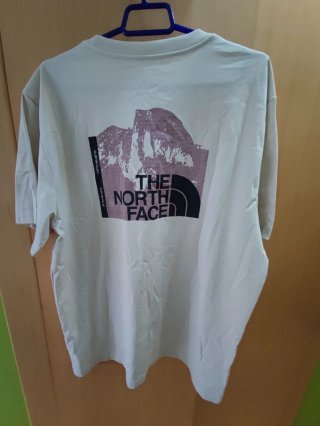 Camiseta The North Face Talla L Beige Nueva