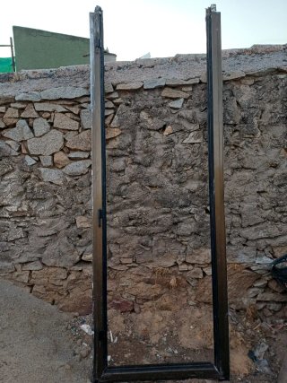 Puerta aluminio con cristal y manilla