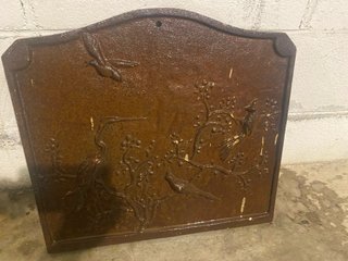 Placca decorativa in ghisa con uccelli 1900