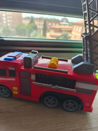Camiones de basura y bomberos con Spiderman