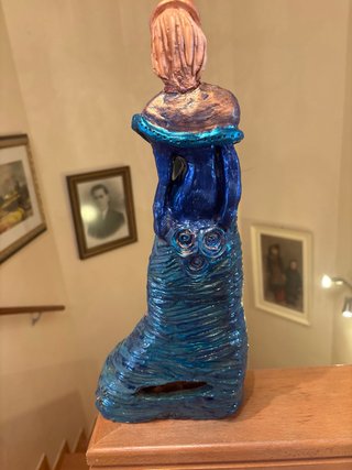 Escultura mujer ceramica 42x18x7