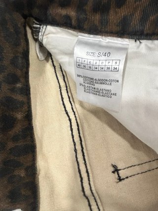Pantalón animal print Talla s/ 36