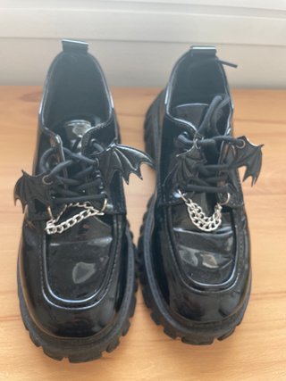Zapatos charol cordones murciélago