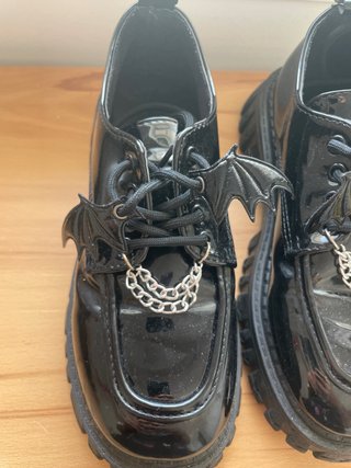 Zapatos charol cordones murciélago
