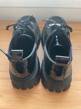Zapatos charol cordones murciélago