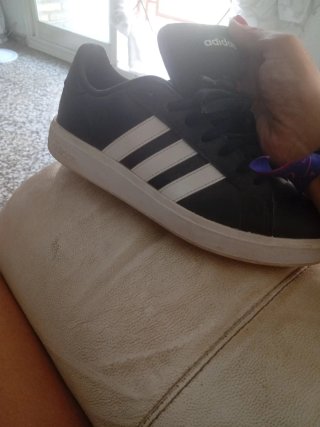 Zapatillas Adidas Negras y Blancas
