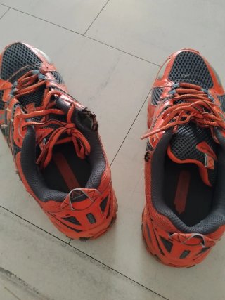 Scarpe uomo grigio/arancioni